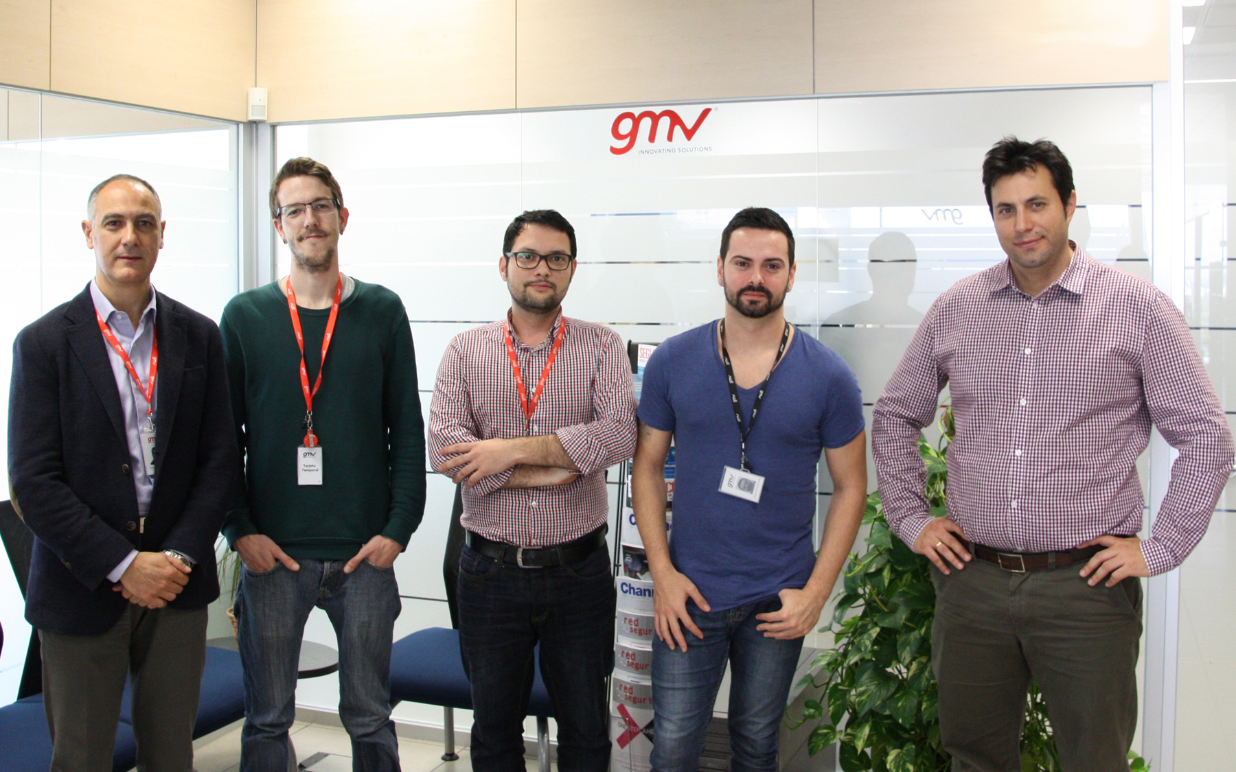 El director de la delegación Sur de GMV, Miguel Hormigo (primero por la izquierda), y el equipo técnico del proyecto