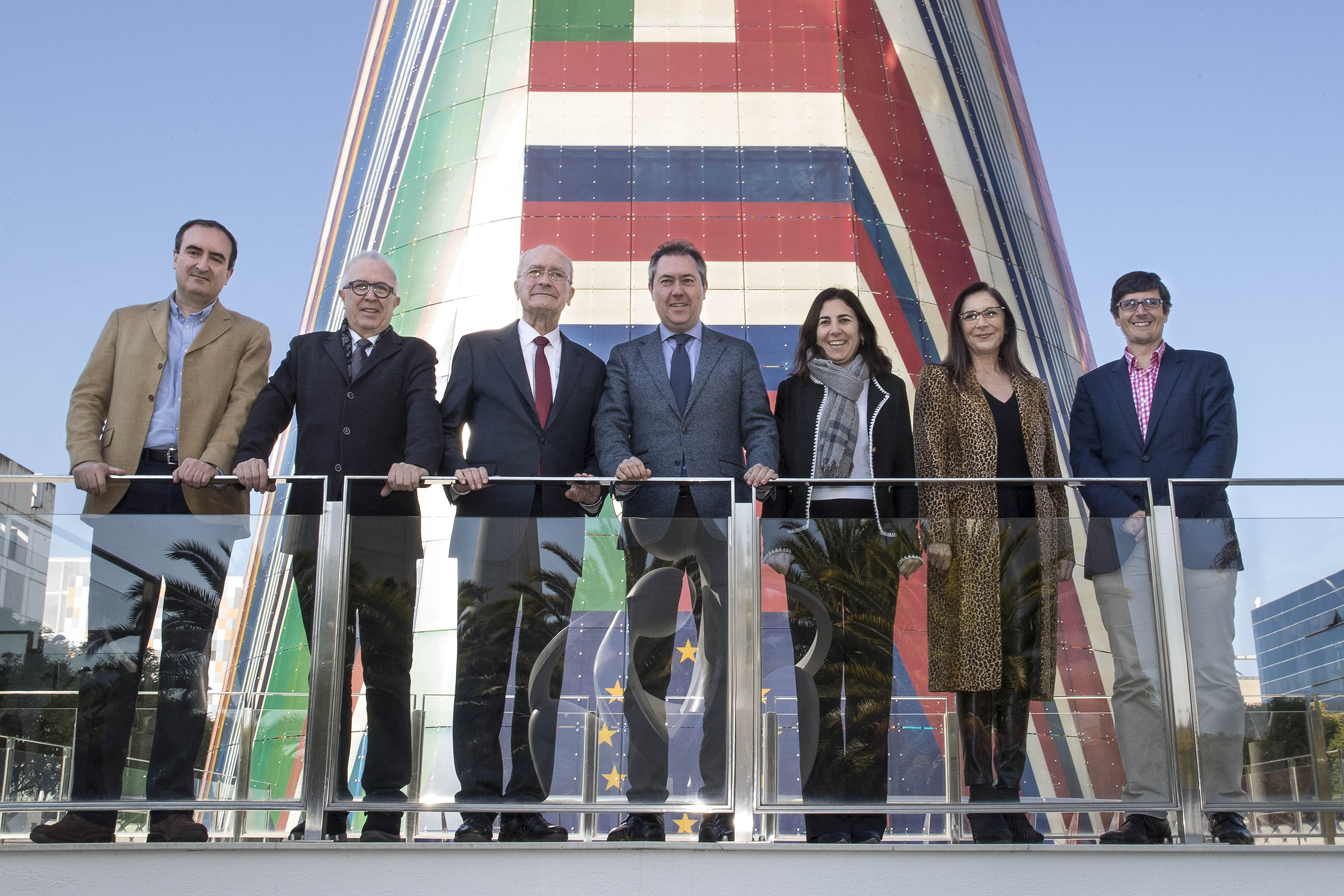 Autoridades posan durante la presentación de los centros FIWARE