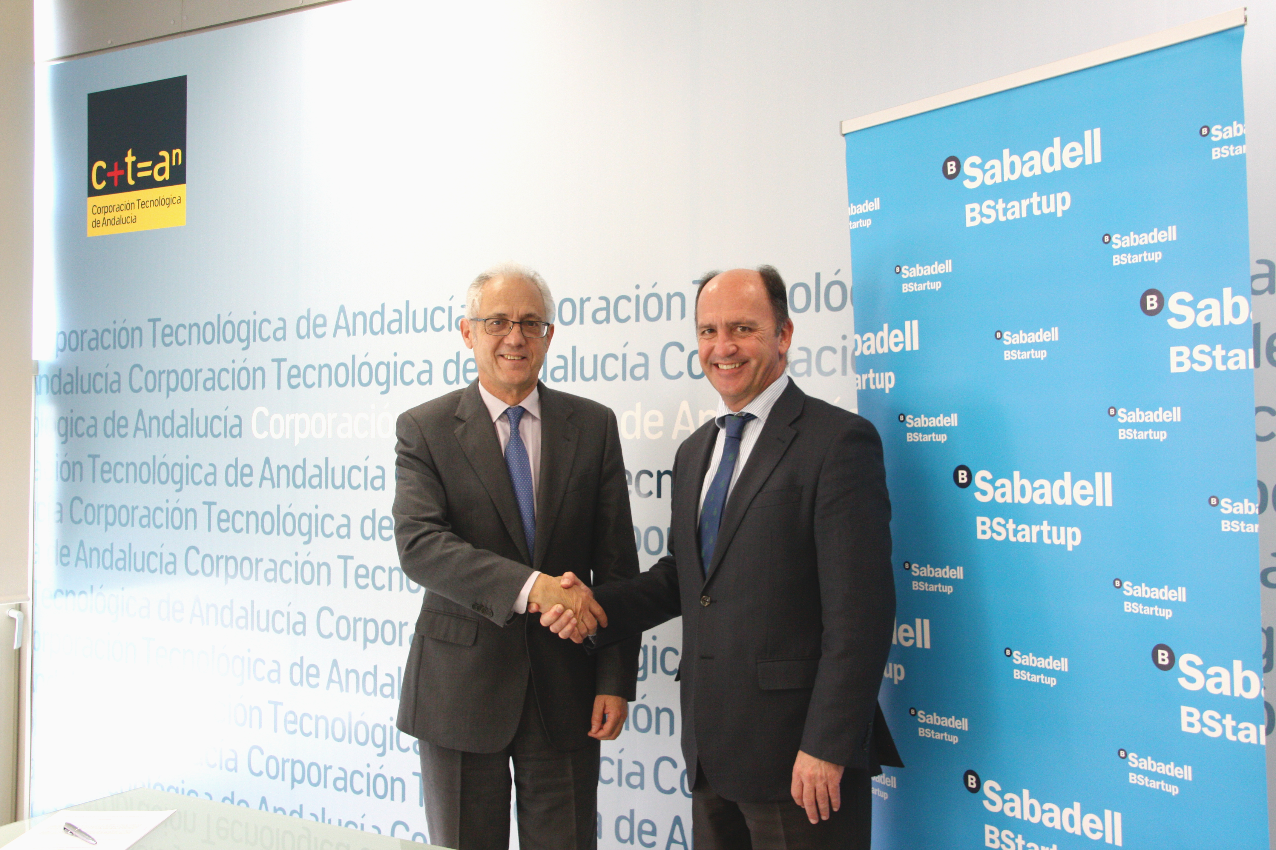 Firma convenio Sabadell - (1)
