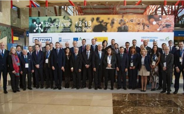 Foto de familia de Transfiere transfiere