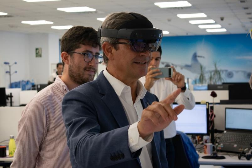 Visita del Consejero de Industria a Skylife_np